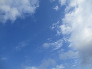 青い空。