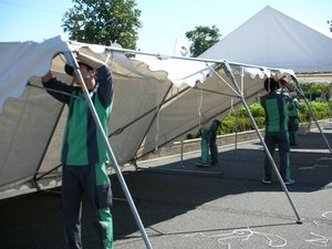 イベントテント張り