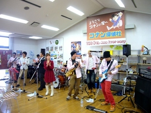 地元バンドによる演奏♪