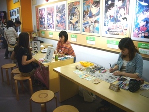 似顔絵に館長もにっこり♪