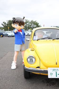 屋外展示、博士の愛車に…